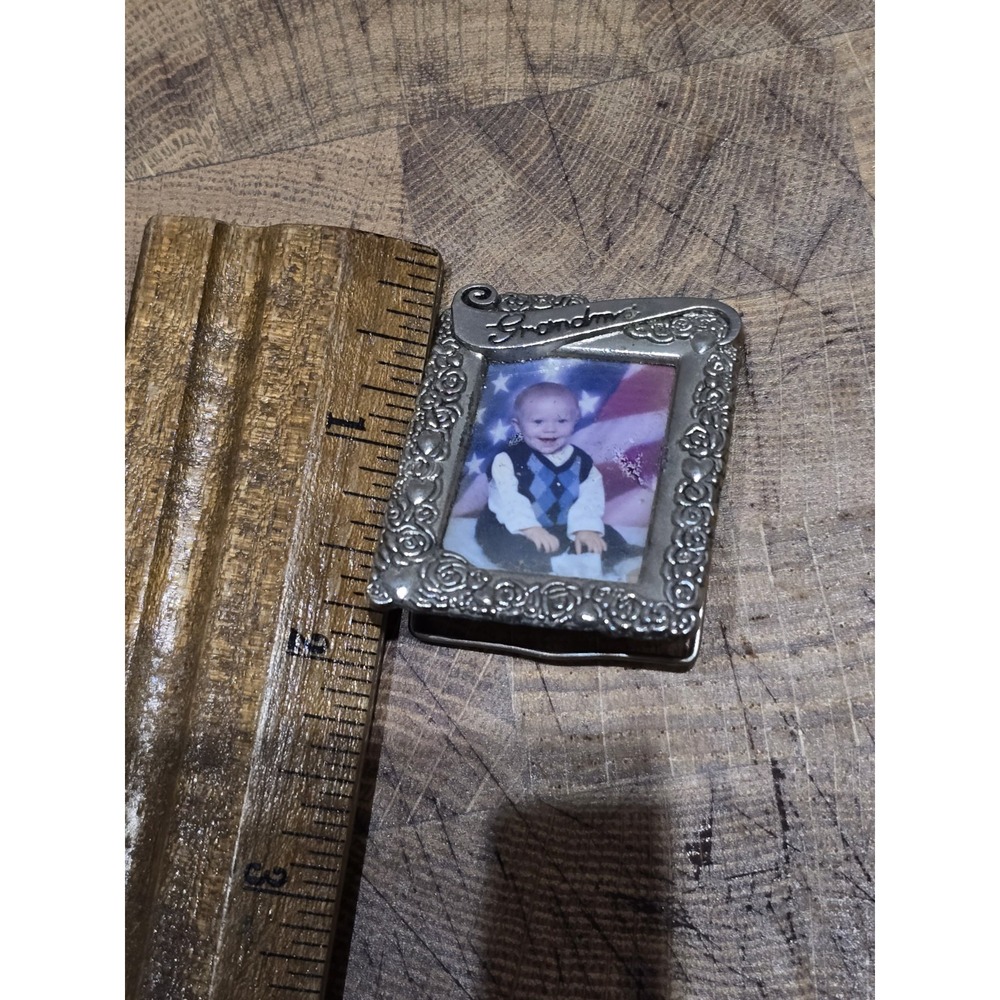 Vintage Grandma Silver Scroll Real Mini Picture Frame Brooch Hearts Flowers 1.7" - Picture 4 of 4